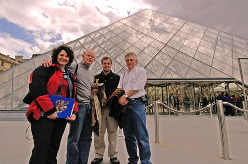 197 Team Louvre. Paris